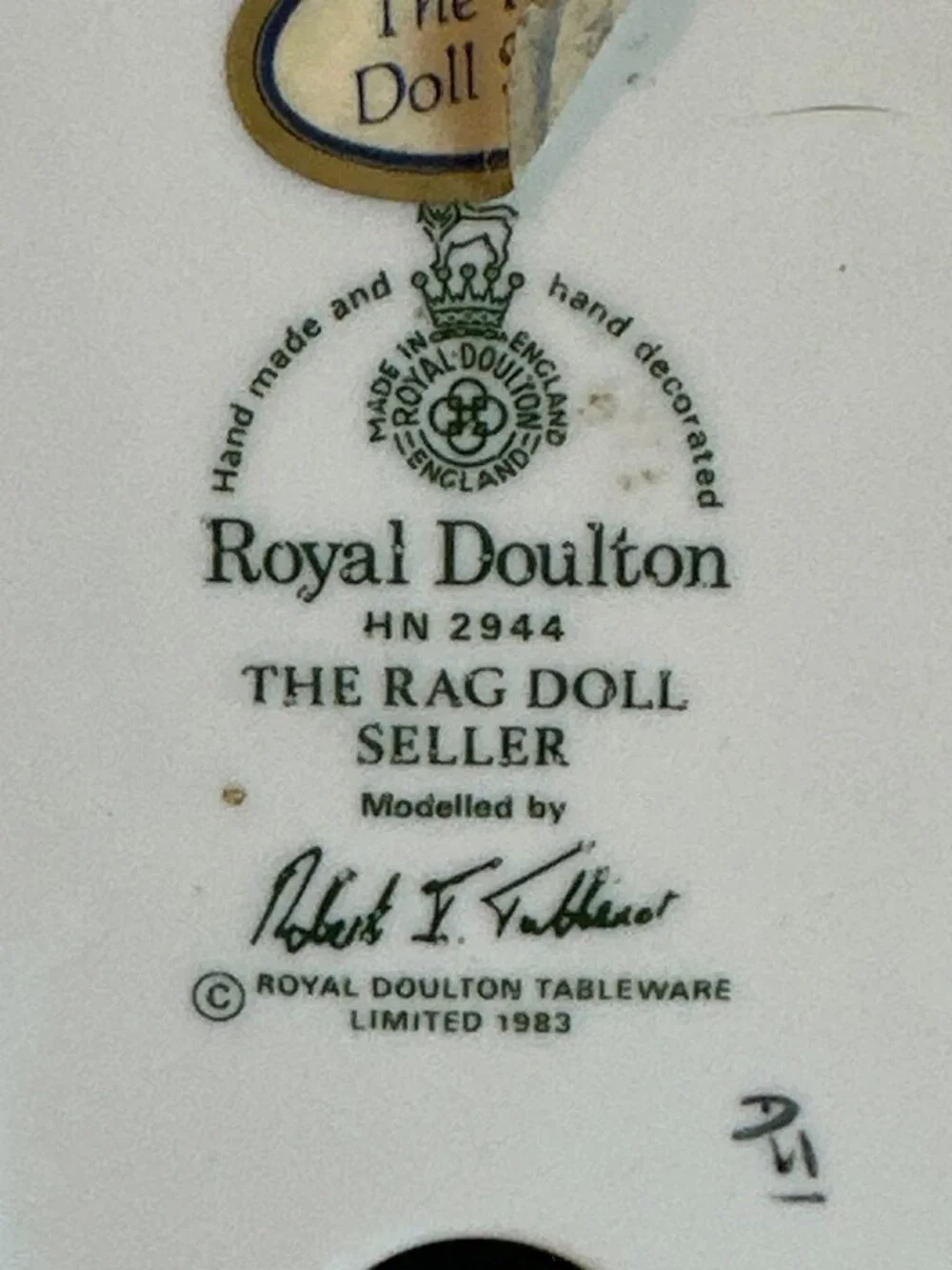 1983 Royal Doulton Figure Figurine The Rag Doll Seller NH2944 Home Decor